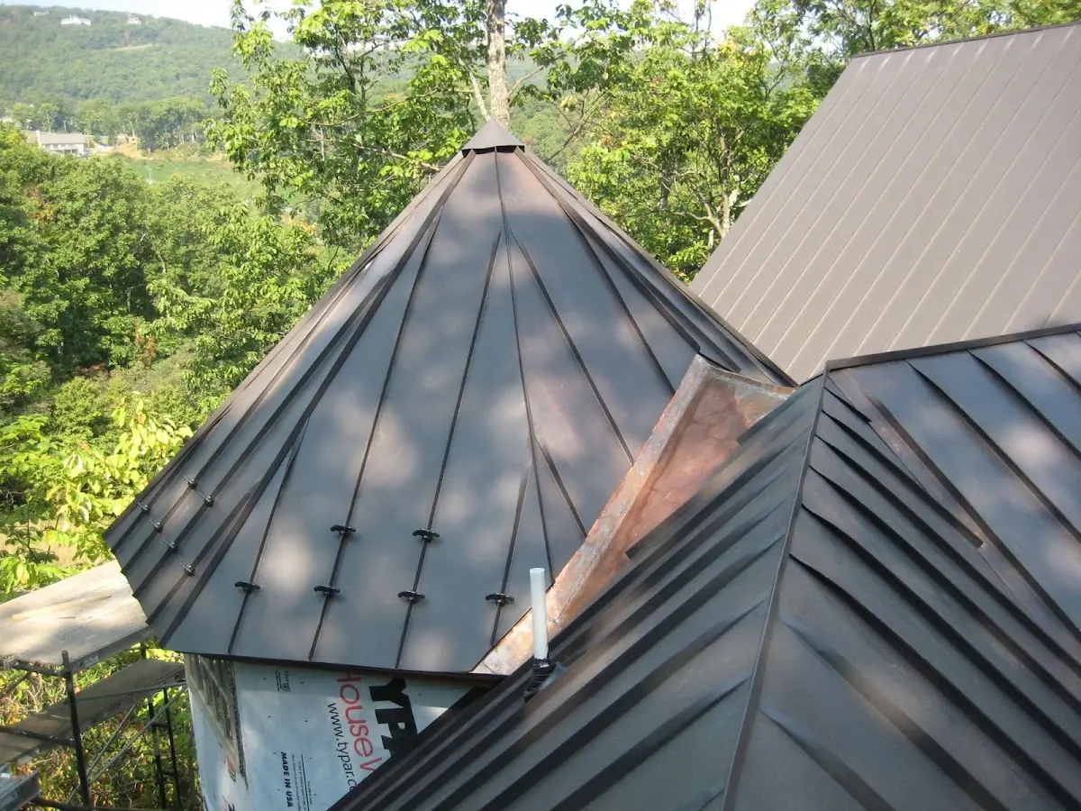 Professional Gutter Cleaning by Craftsman Roofing in New Kingman-Butler